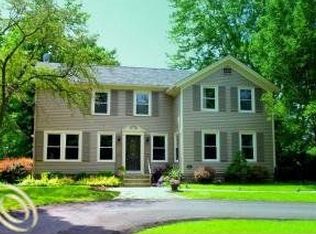 18277 Beverly Rd, Beverly Hills, MI 48025