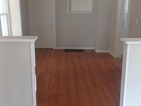 3rd image of 885 Johnston St