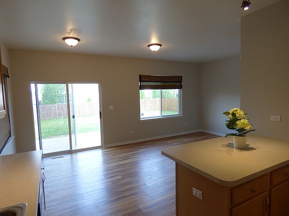 5th image of 2422 Claridge Ln