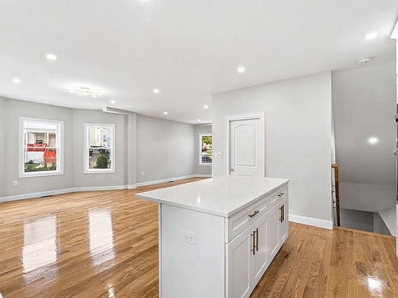 4th image of 55 Wyoming Ave