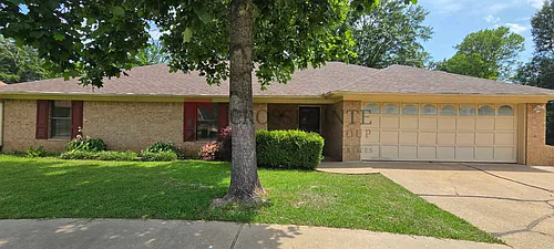 808 Evergreen St Photo 1