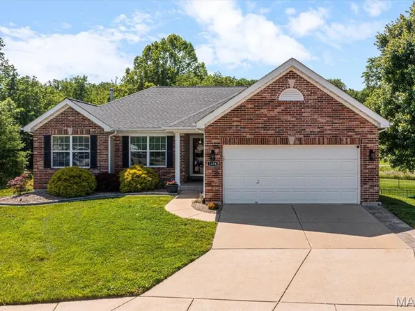 1456 Red Oak Plantation Dr, Ballwin, MO 63021