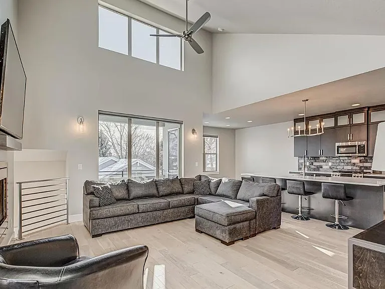 6416 W Glencrest Ln — Photo 5