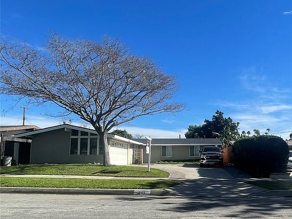 2nd image of 225 S Poinsettia Dr