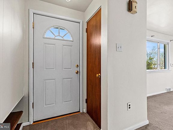 4th image of 5209 Crestwood Dr