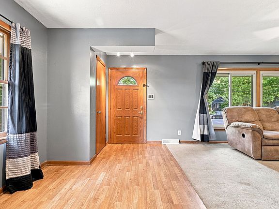 3rd image of 707 19th St