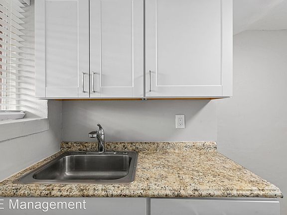 5th image of 5828 Lindenwood Ave #Basement
