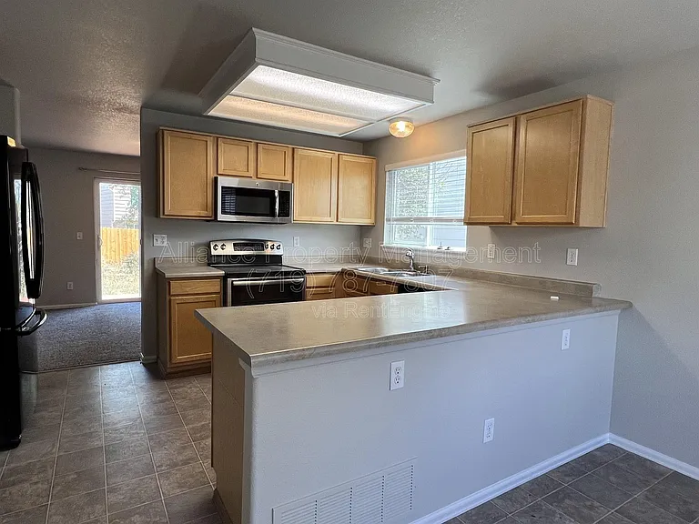 5671 Vermillion Bluffs Dr — Photo 9