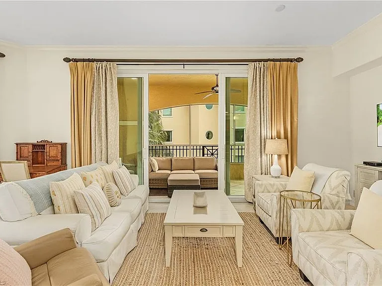 2728 Tiburon Blvd E #A-401 — Photo 12