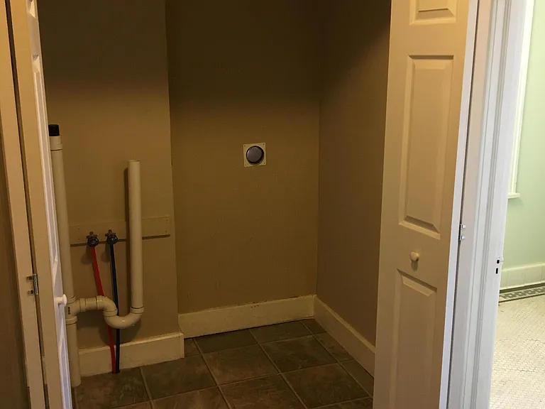 909 Linden St — Photo 5
