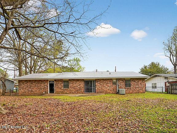 4th image of 1027 Autumn St