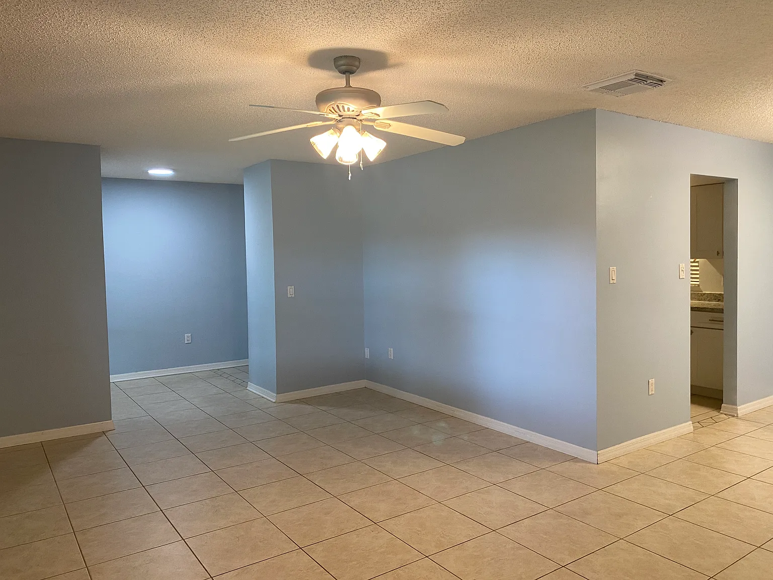 3 bed, 1688 sqft, $2,600 — Photo 3
