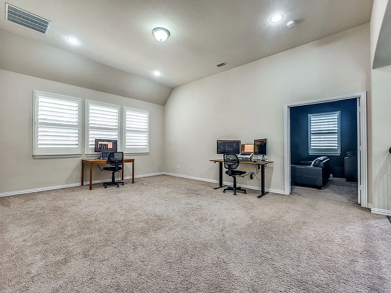 7340 Beranger Dr — Photo 20