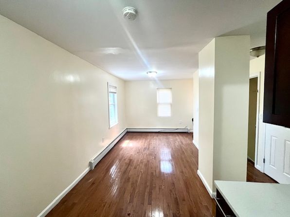 18 E Milton St #TOP