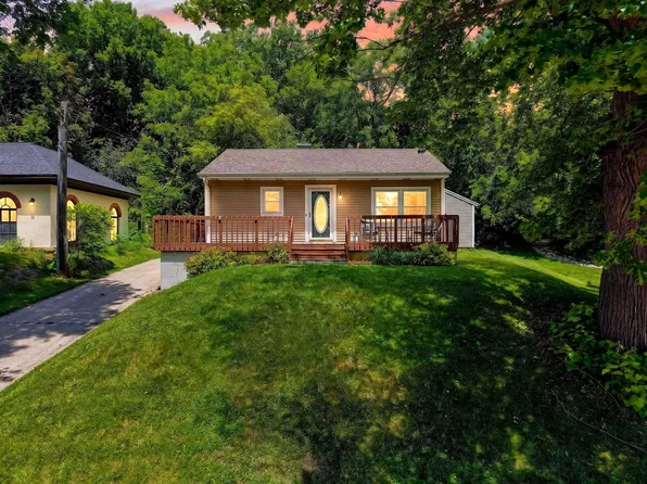 608 W Capitol Dr, Hartland, WI 53029