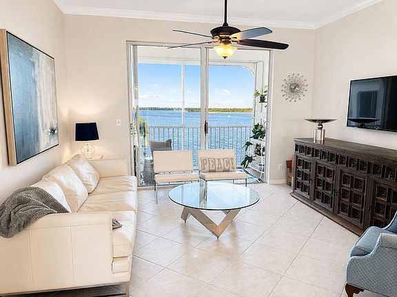 5th image of 100 Paradise Harbour Boulevard #506