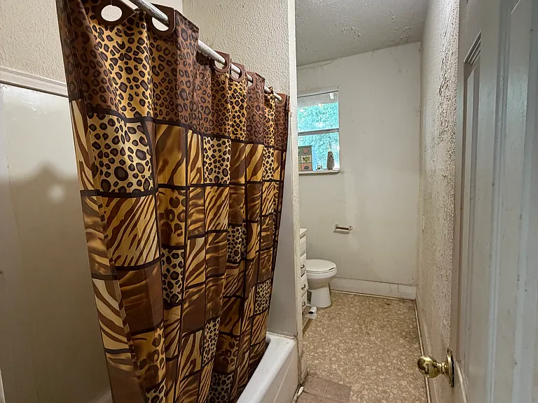 3605 Rebecca St — Photo 4