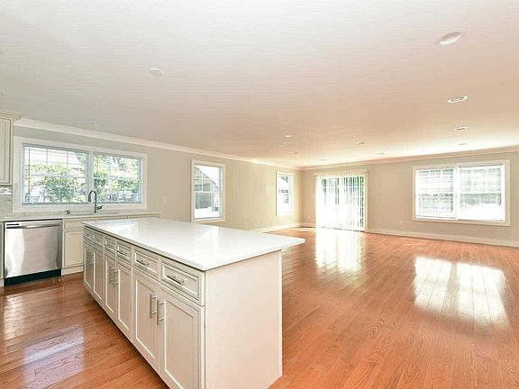 5th image of 10 Dunes Ln