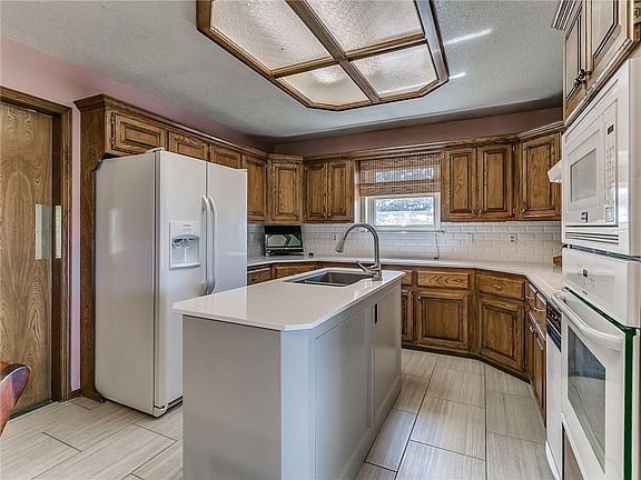 5th image of 10601 W Country Dr