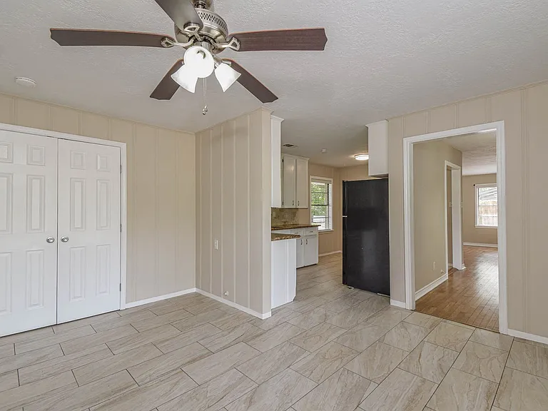 1509 N San Jacinto St — Photo 11