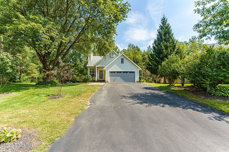 3rd image of 8 Middleborough Court