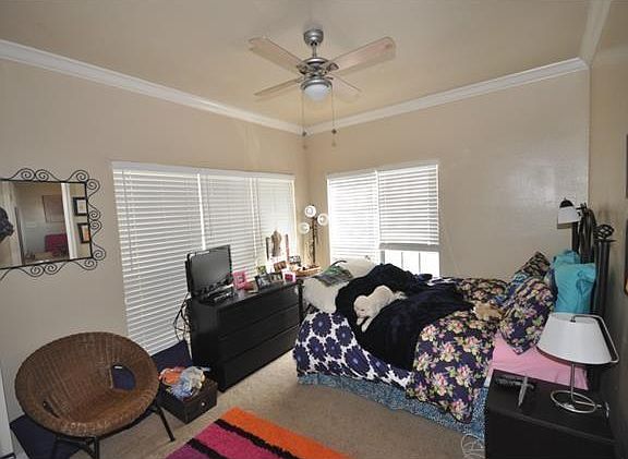 5th image of 905 W 22nd 1/2 St APT 303