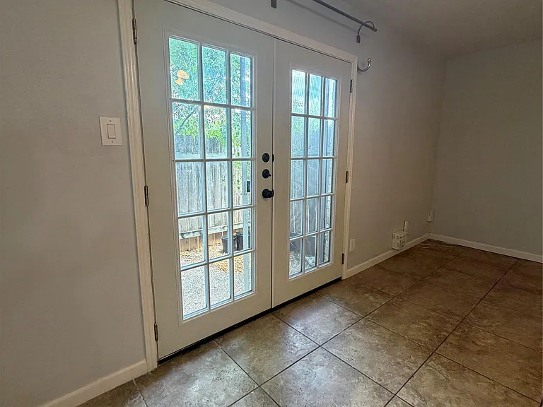 2303 Barton Village Cir #101 — Photo 6
