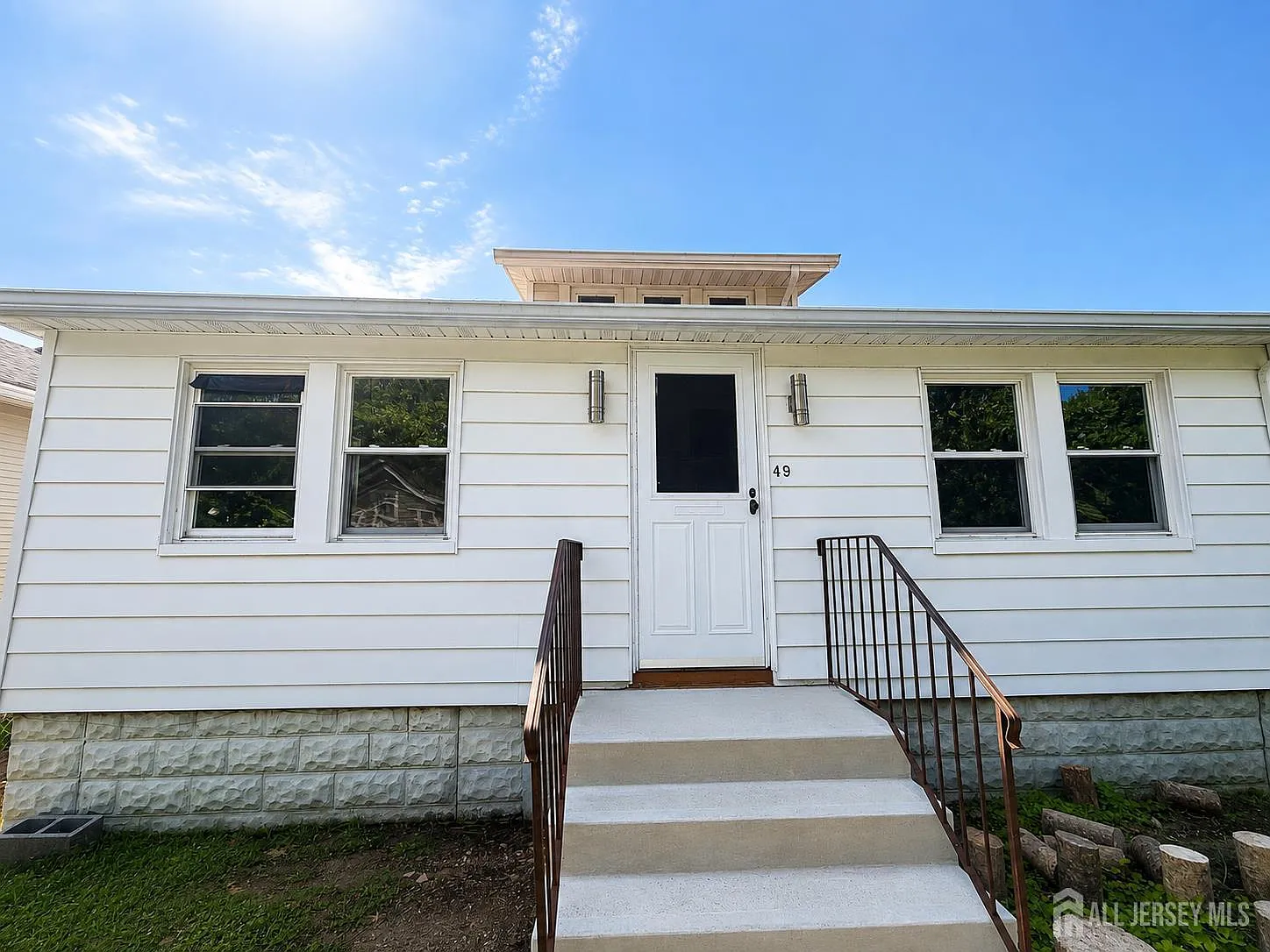 3 bed, 1.0 bath, 1038 sqft, $3,100 — Photo 1