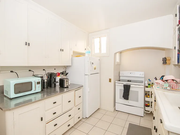 1321 College Ave — Photo 10