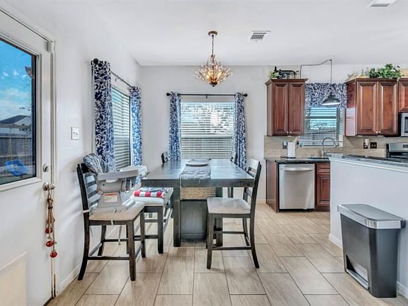 4th image of 5011 Chase Park Ct