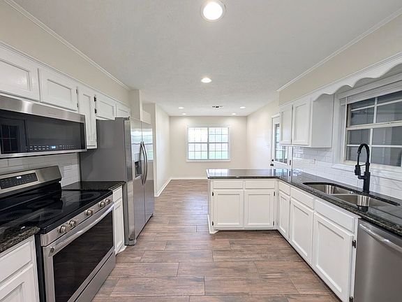 5th image of 531 Pine Hills Dr