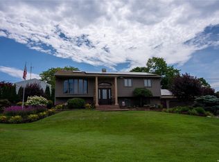 16 Vivian Ln, Lake Grove, NY 11755