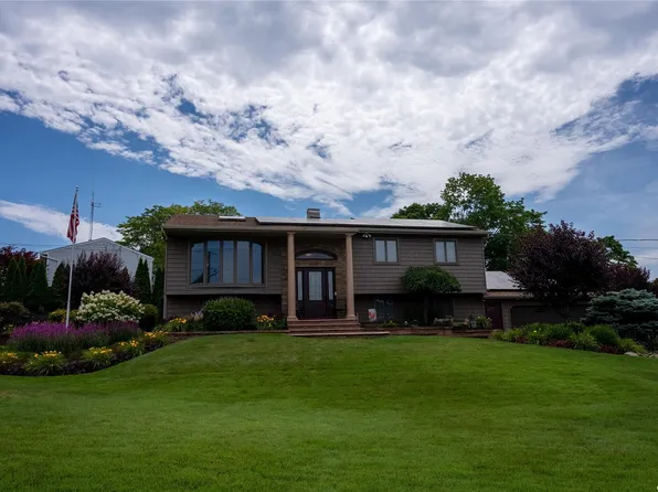 16 Vivian Lane, Lake Grove, NY 11755