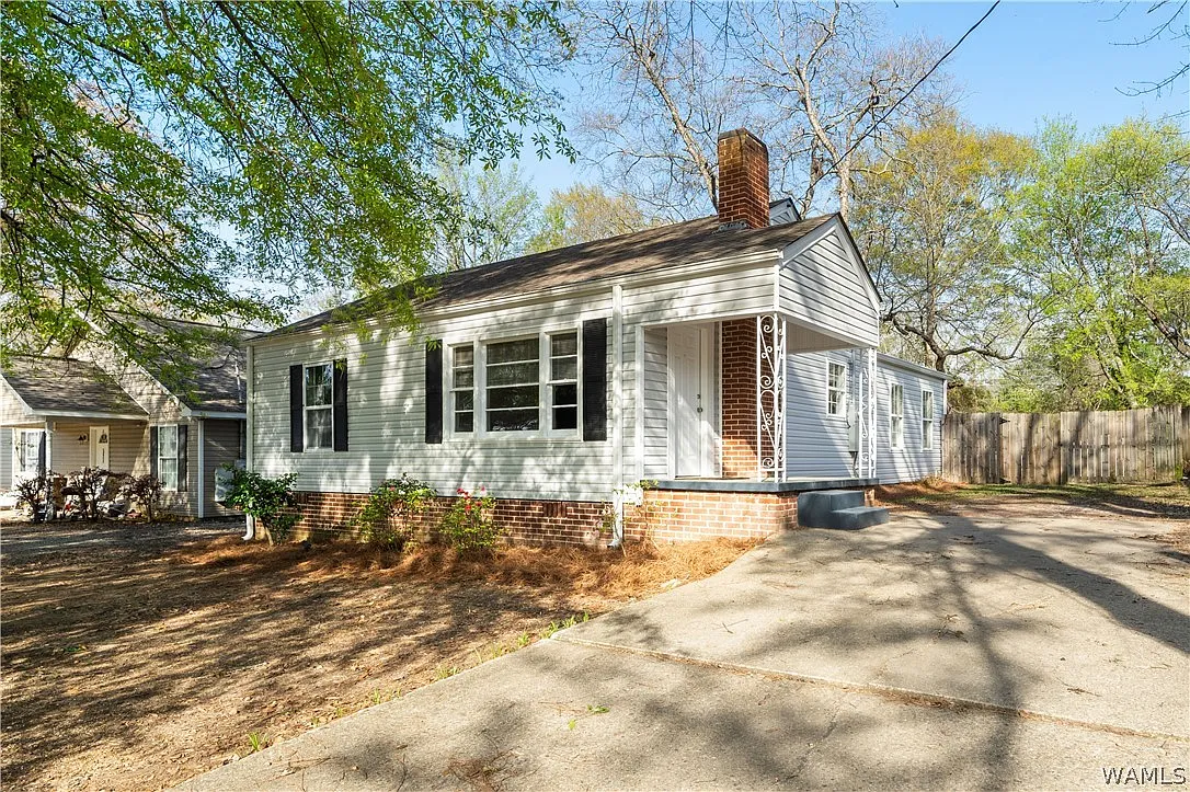 1613 18th Ave E photo 1