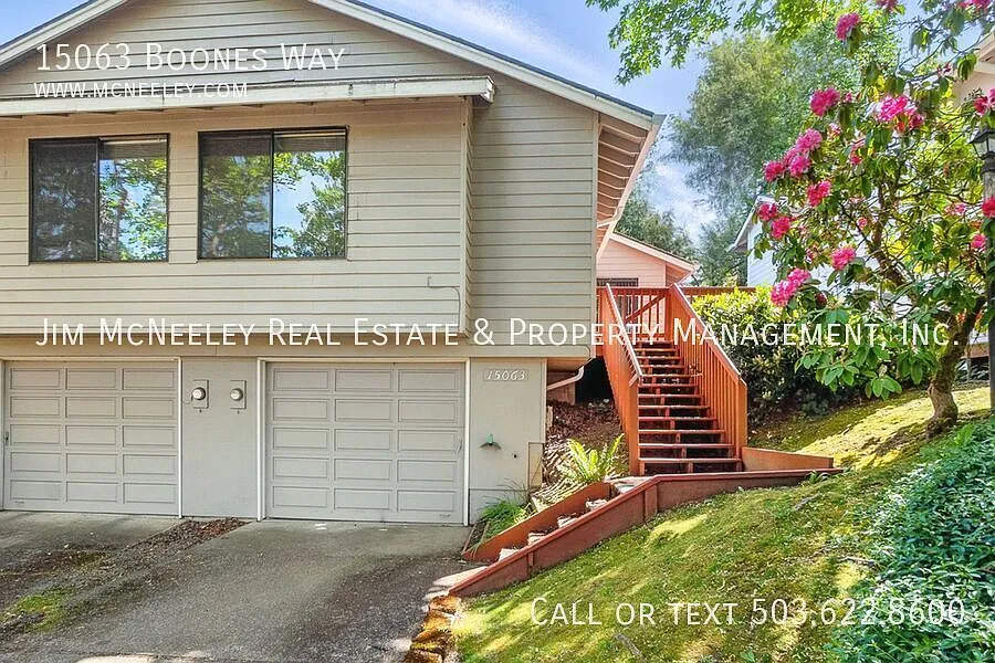 3 bed/ 2 bath Duplex in Lake Oswego w/ Attached Garage and Yard — Photo 3
