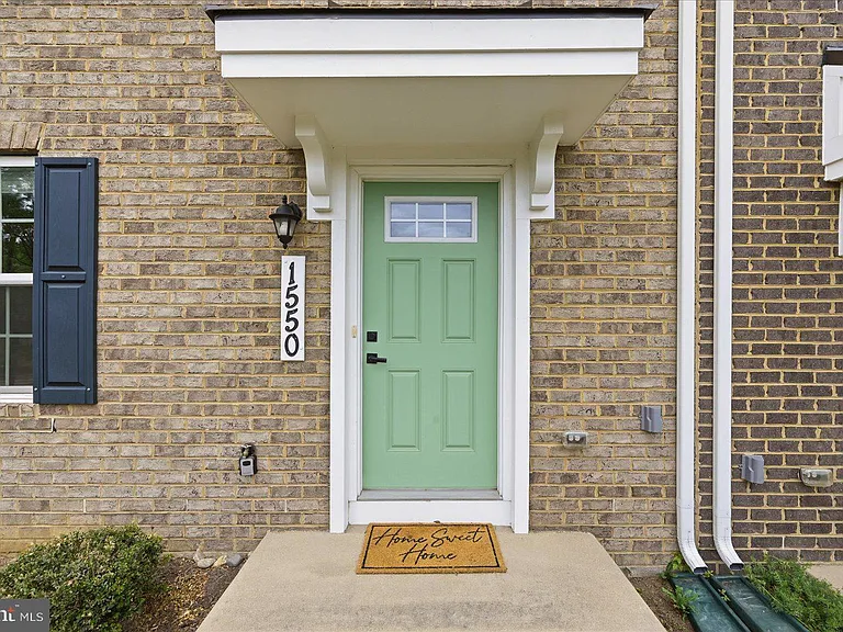 1550 Adamson Way — Photo 4