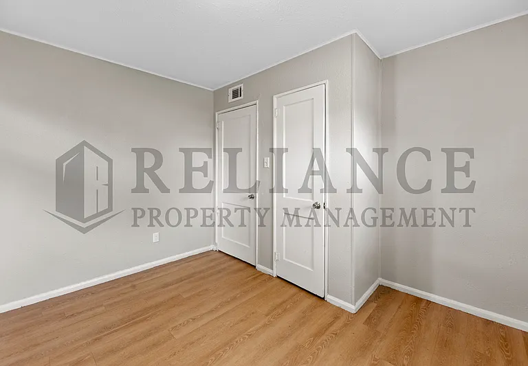 2450 N Prince St — Photo 16