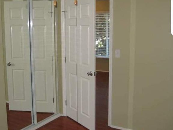 3rd image of 1379 N Altadena Dr