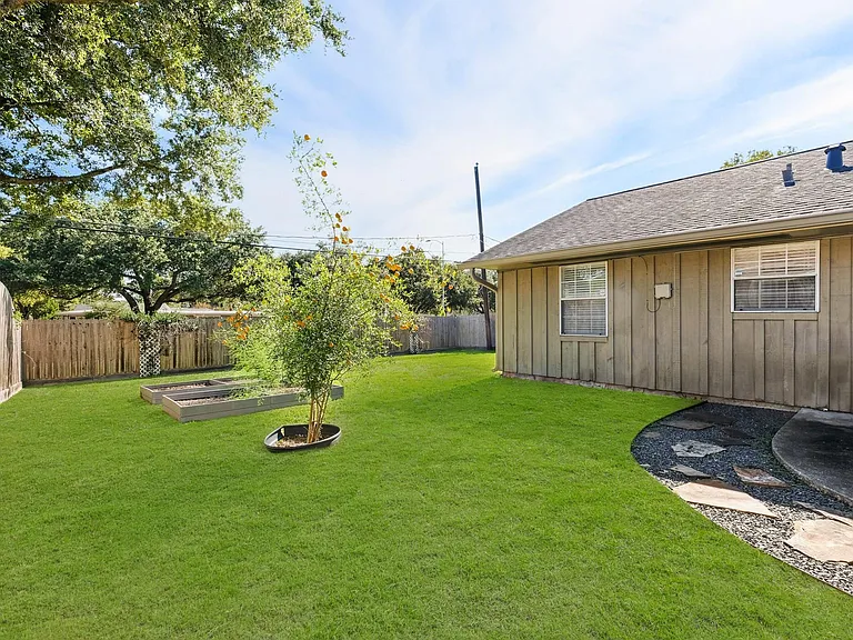8729 Dunlap St — Photo 14