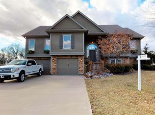 1307 Buckeye Ln, Pleasant Hill, MO 64080