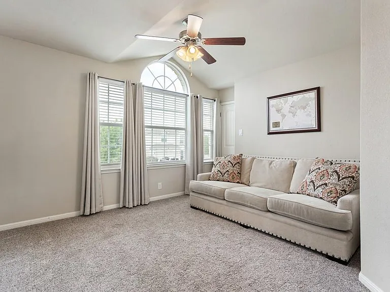 11217 Persimmon Gap Dr — Photo 21