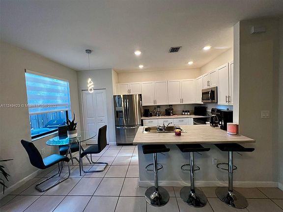 4th image of 21448 NE 2nd Ct #21448