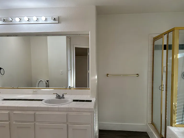107 N Helm Ave — Photo 13