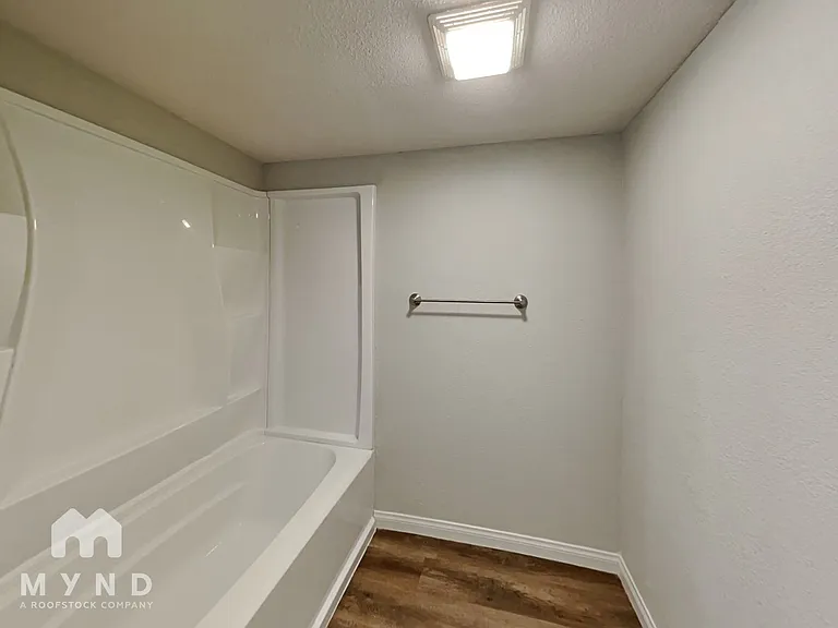 5025 Carmen Blvd — Photo 14