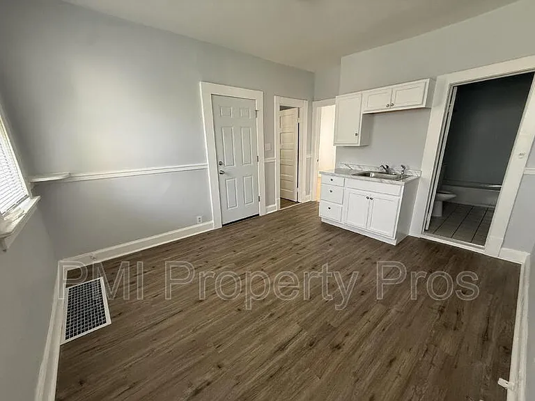 3109 W Walnut St — Photo 10