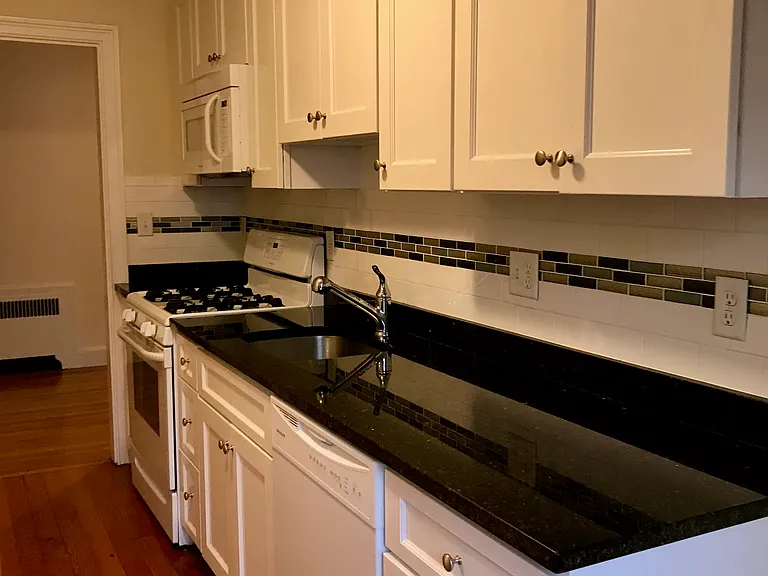 8 Mount Ida St #7 — Photo 1