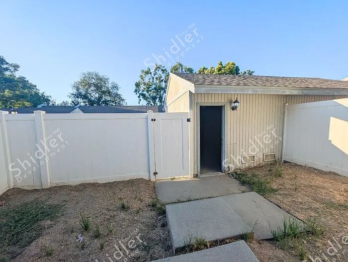 1965 E Coulston St — Photo 61