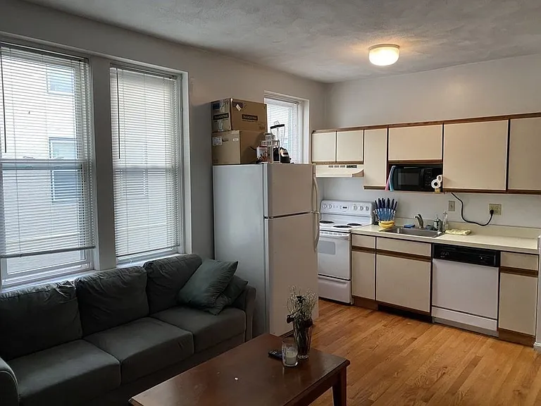 1427 Commonwealth Ave #204 — Photo 2