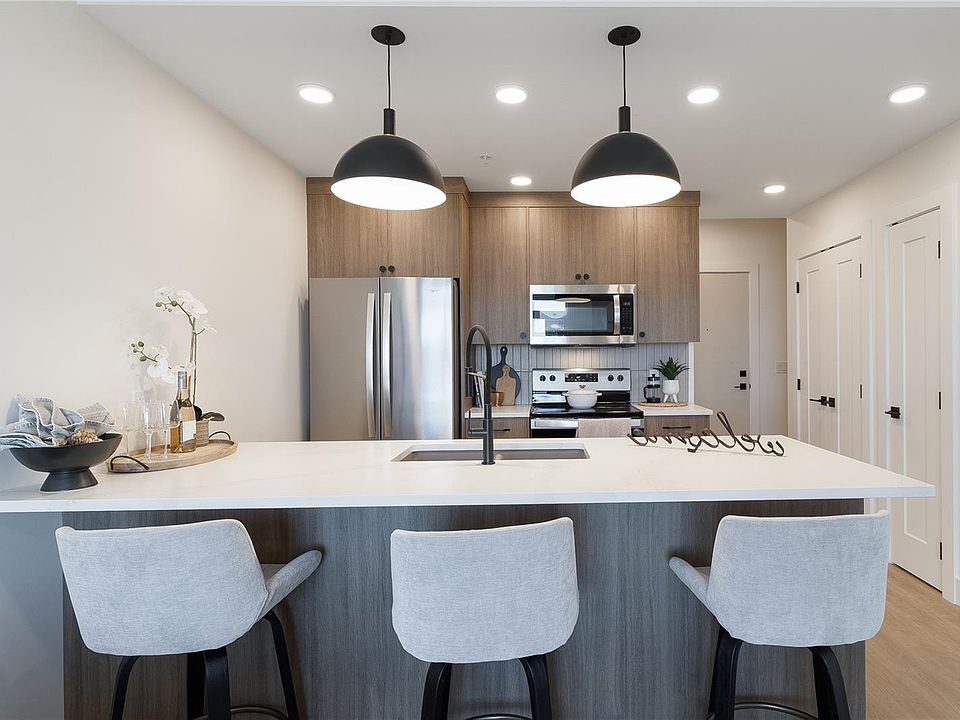 1st image of 201 Dogwood Dr #102