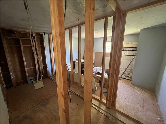 5th image of 518 Eagle St